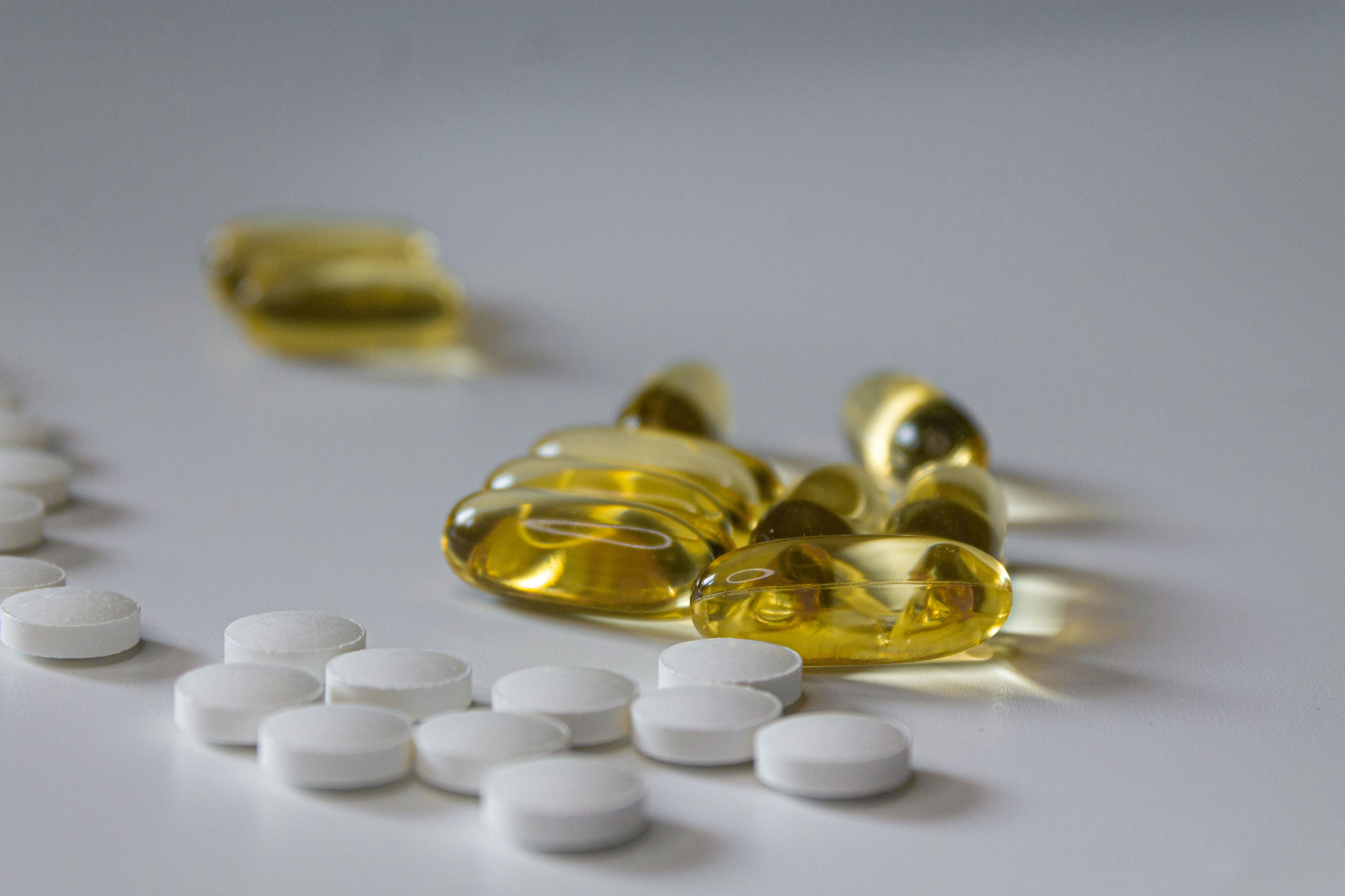CC-0. https://unsplash.com/photos/a-close-up-of-many-pills-on-a-table--URGrCP0HWA