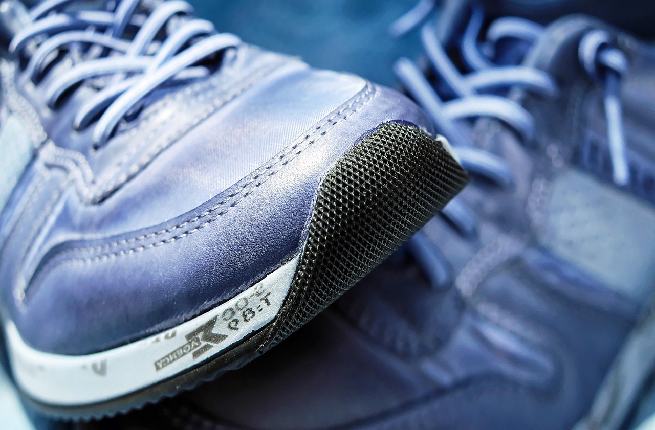 CC-0. https://pixabay.com/photos/sport-shoes-running-shoes-shoes-1470061/