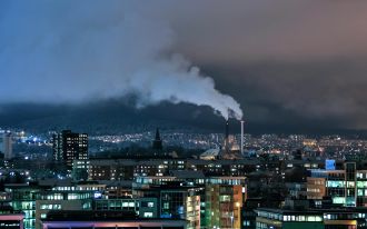 Rising carbon dioxide levels are being detected within the human body, with new research warning that a key blood marker for the gas could near its healthy limit within decades if current trends continue. The findings are especially relevant for children and adolescents, whose developing bodies will experience the longest cumulative exposure to rising atmospheric CO₂.