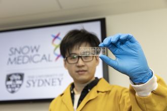 Charles Zhao examines the ‘artery on a chip’.