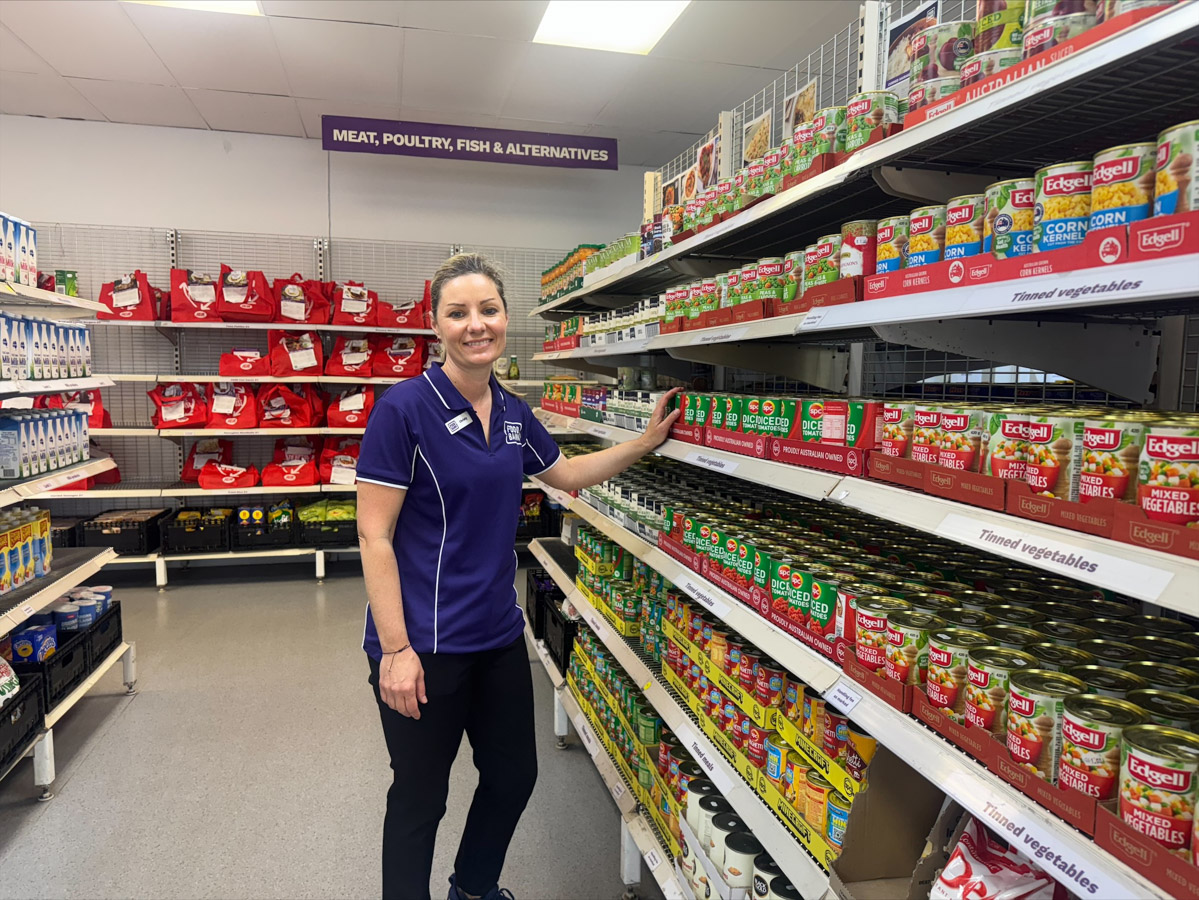 A volunteer at a Foodbank SA & NT Food Hub. Credit: Foodbank SA & NT.