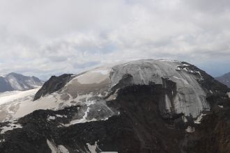 The summit of Weißseespitze in 2023. Note the dark and melting surface
