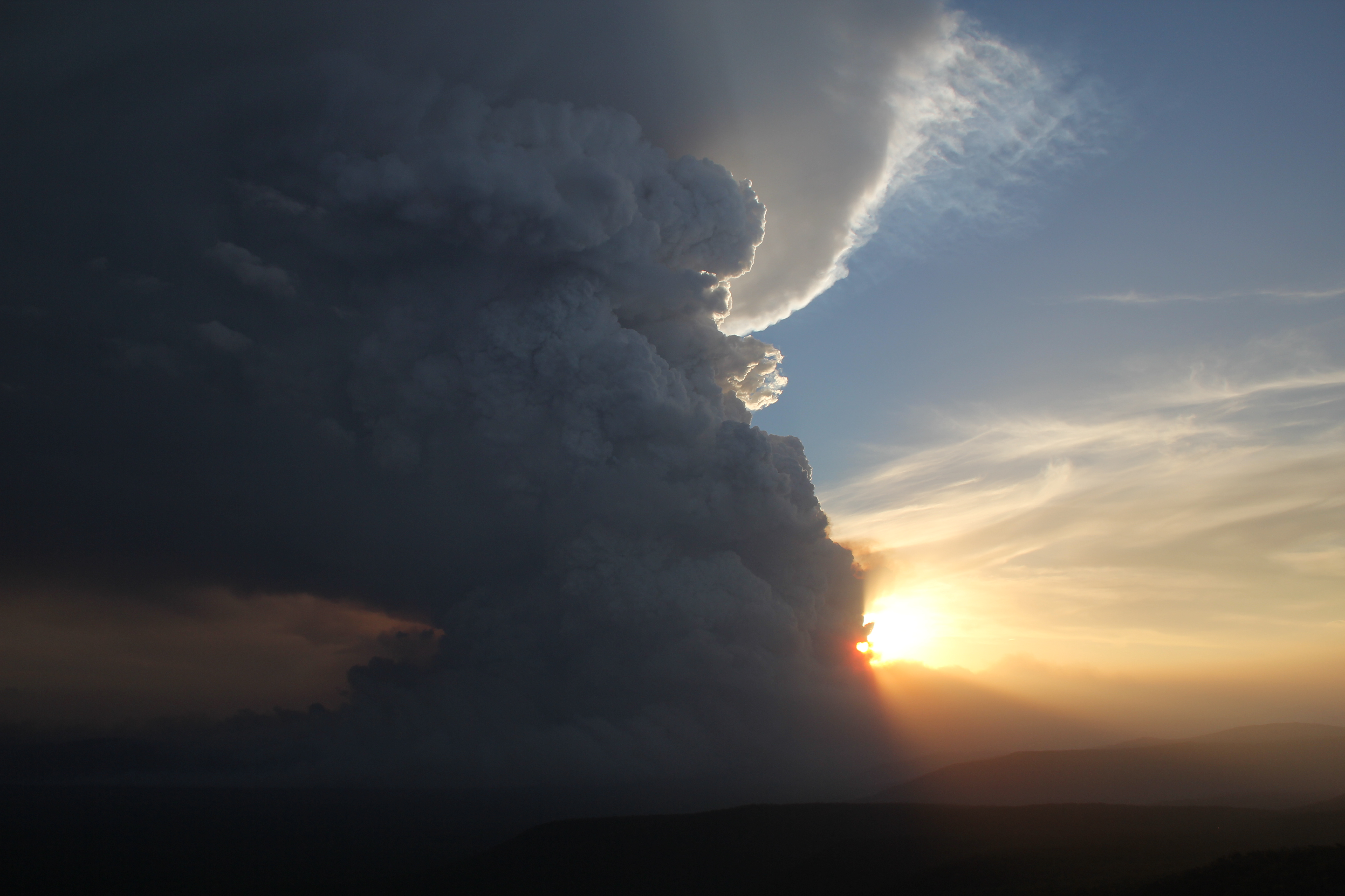 A fully developed pyrocumulus cloud, formed from the smoke plume of the Grampians fire in February 2013. Credit: Randall Bacon