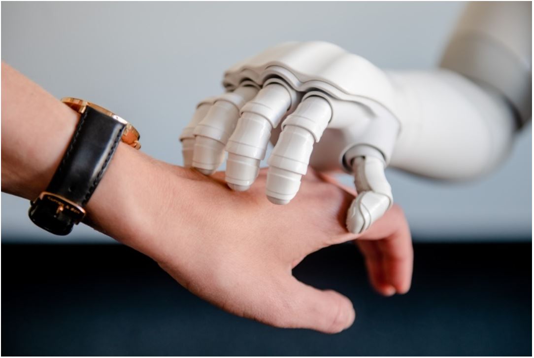 Robot touch. Copyright ©RUB, Marquard - Image provided by PLOS