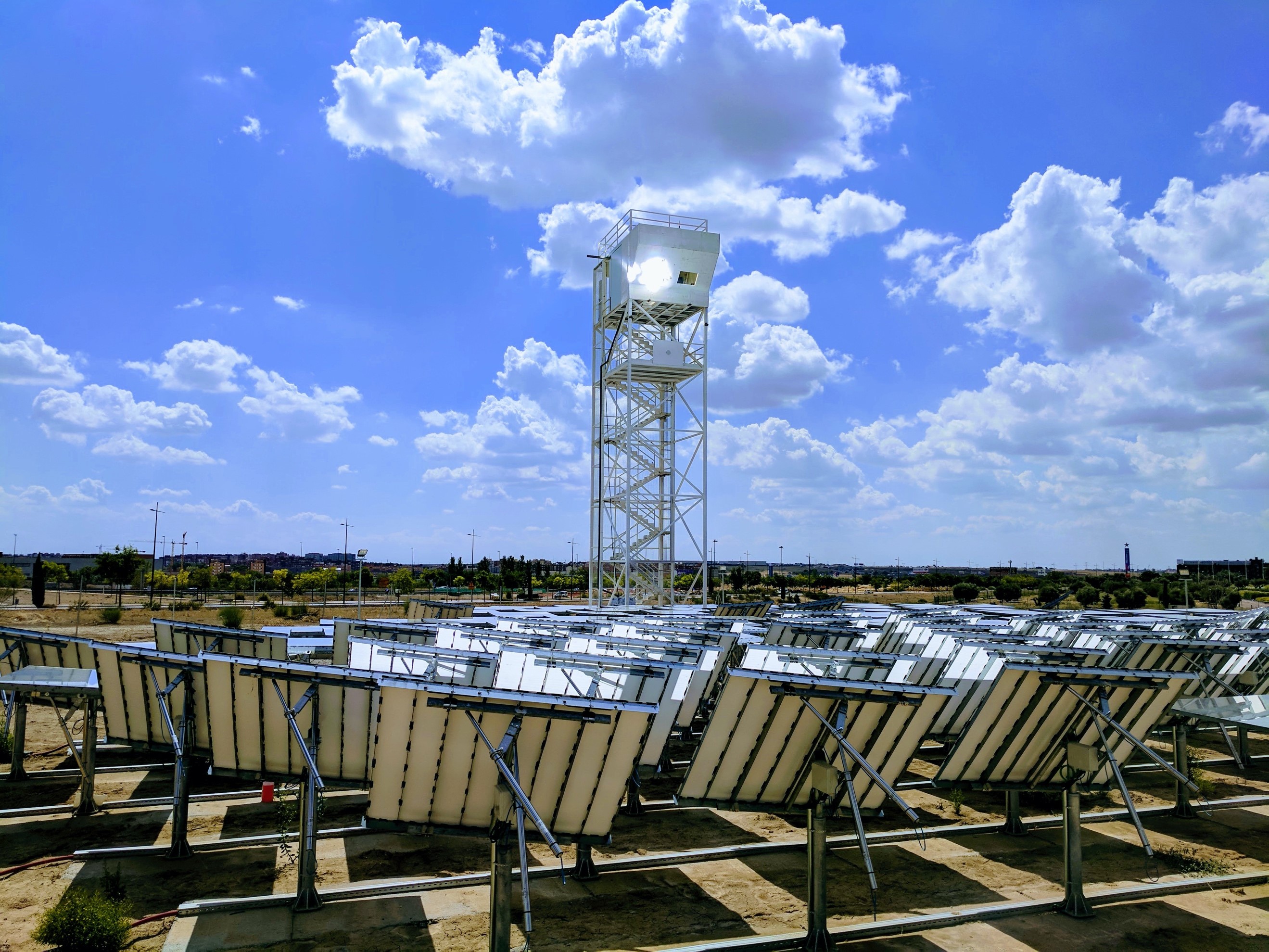 Solar tower fuel plant during operation CREDIT IMDEA Energy