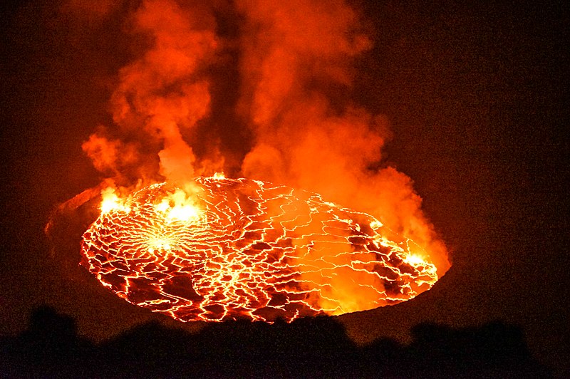 Nyiragongo_volcano_(30742646814) By Nina R from Africa - Nyiragongo volcano, CC BY 2.0