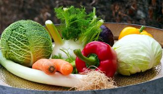 US scientists say sticking to a Mediterranean-style diet may help slow down cognitive decline. They measured  hippocampal sclerosis (HS) - a severe decline in brain cells and processes in particular areas of the brain which is linked with dementia and Alzheimer's - in 809 people for whom dietary information and brain autopsies were available. They found those on the MIND diet, which combines elements of the Mediterranean diet and a diet called DASH (Dietary Approaches to Stop Hypertension), were less likely to have signs of HS in their brains. The authors say the findings suggest sticking to the MIND diet may reduce the risk of HS, dementia and Alzmeimer's disease.