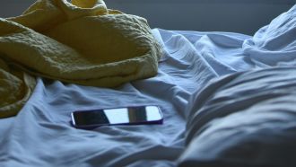 Australian researchers have looked at how young people's individual screen use on a given day impacts their sleep that night and have found that while more screen time might delay someone's bedtime, it doesn't seem to impact other measures of healthy sleep. The research team say most reviews of the evidence around screen time look at whether people who use screens more than others also sleep worse on average, but this study looked at how each person's individual screen time impacted their sleep that night. They found that more daily screen use in people aged 3 to 25 was related to later bedtimes but not related to total sleep time, the time it takes to go to sleep, sleep efficiency, waking after falling asleep, or sleep quality.