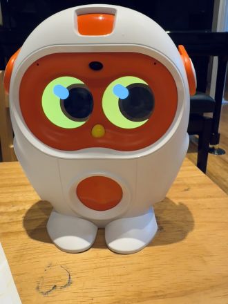 Luka the reading robot