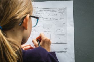 Young children who spend a lot of time on screens are less likely to do well in tests at primary school, according to an international study of more than 5000 kids. Canadian researchers found that with each extra hour of screen time per day, as reported by parents, the children had about a 10% lower chance of high marks in standardised tests for maths and reading. The researchers said it is important to find ways to limit screen time for children to help them do better at school. However, they also highlighted that it's important to consider the quality of screen time – such as whether it is educational and watched with family – as a factor in future studies.