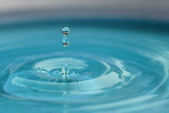 New research led by Flinders University has shed light on one of chemistry’s big mysteries by describing how simple salts exist near the surface of liquid solvents. In a new international collaborative study, experts have used a technique called ‘ion scattering spectroscopy’ on a range of solvents to understand the interface between air and water droplets in the atmosphere.