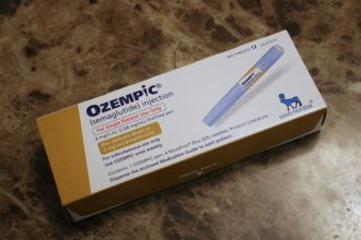 what to eat when taking semaglutide for weight loss 🍽️ Curious about what to eat while on Semaglutide? As a nutrition pro, I  get it! Your diet plays a crucial role in maximizing its benefits. Let's  tailor your meals, supplements, and