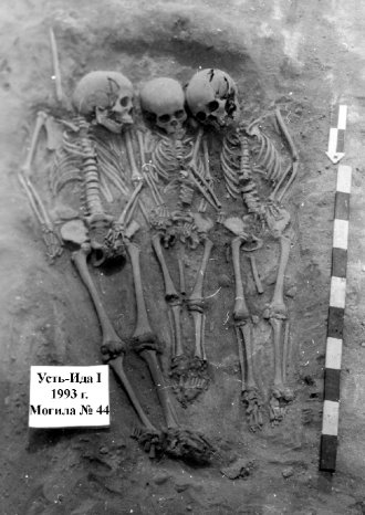 Shared grave with three individuals
