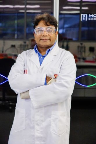Professor Rajeev Varshney in the lab.