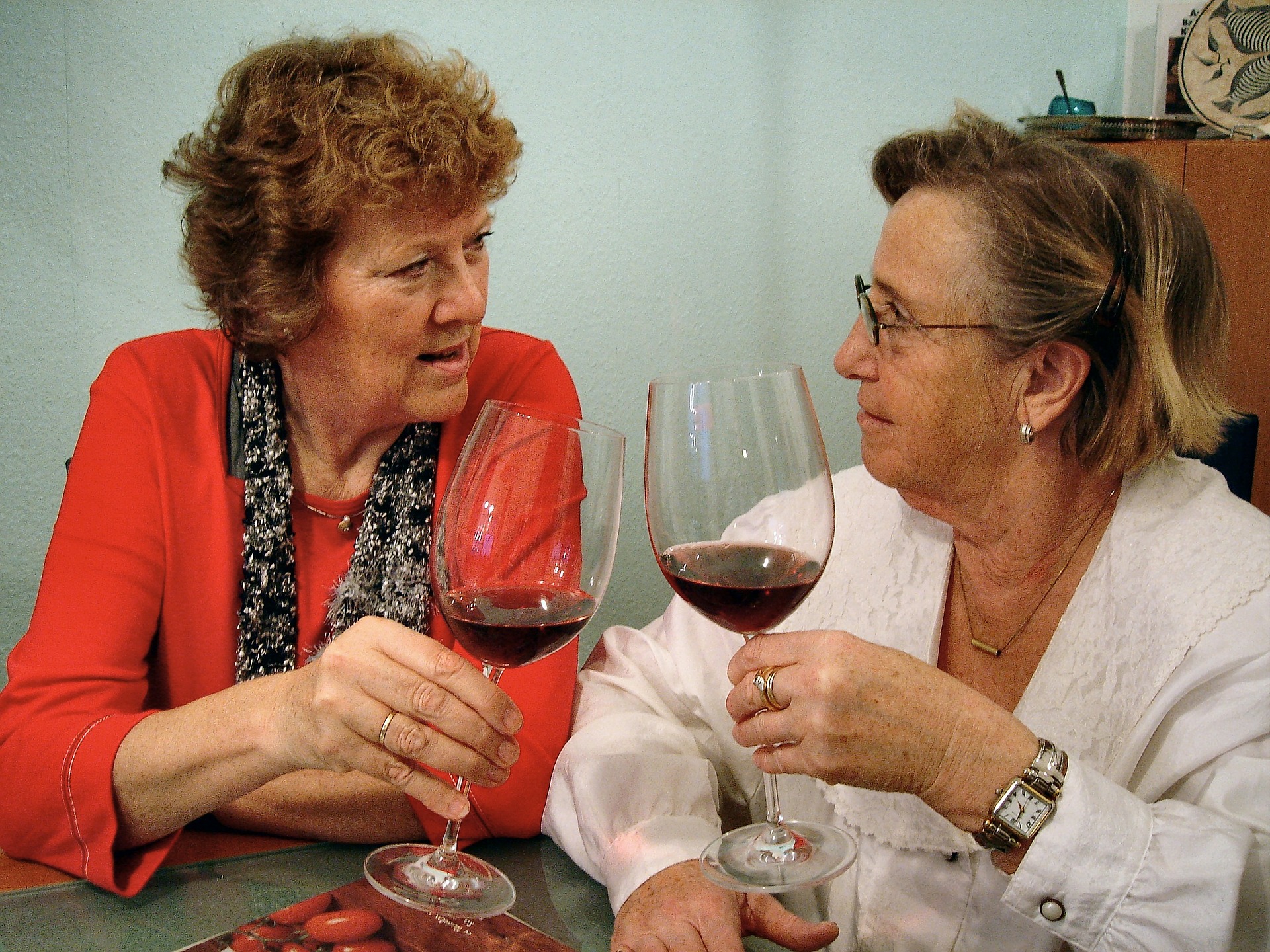 A little tipple in mid- to old-age may be good for the brain A US and Chine...