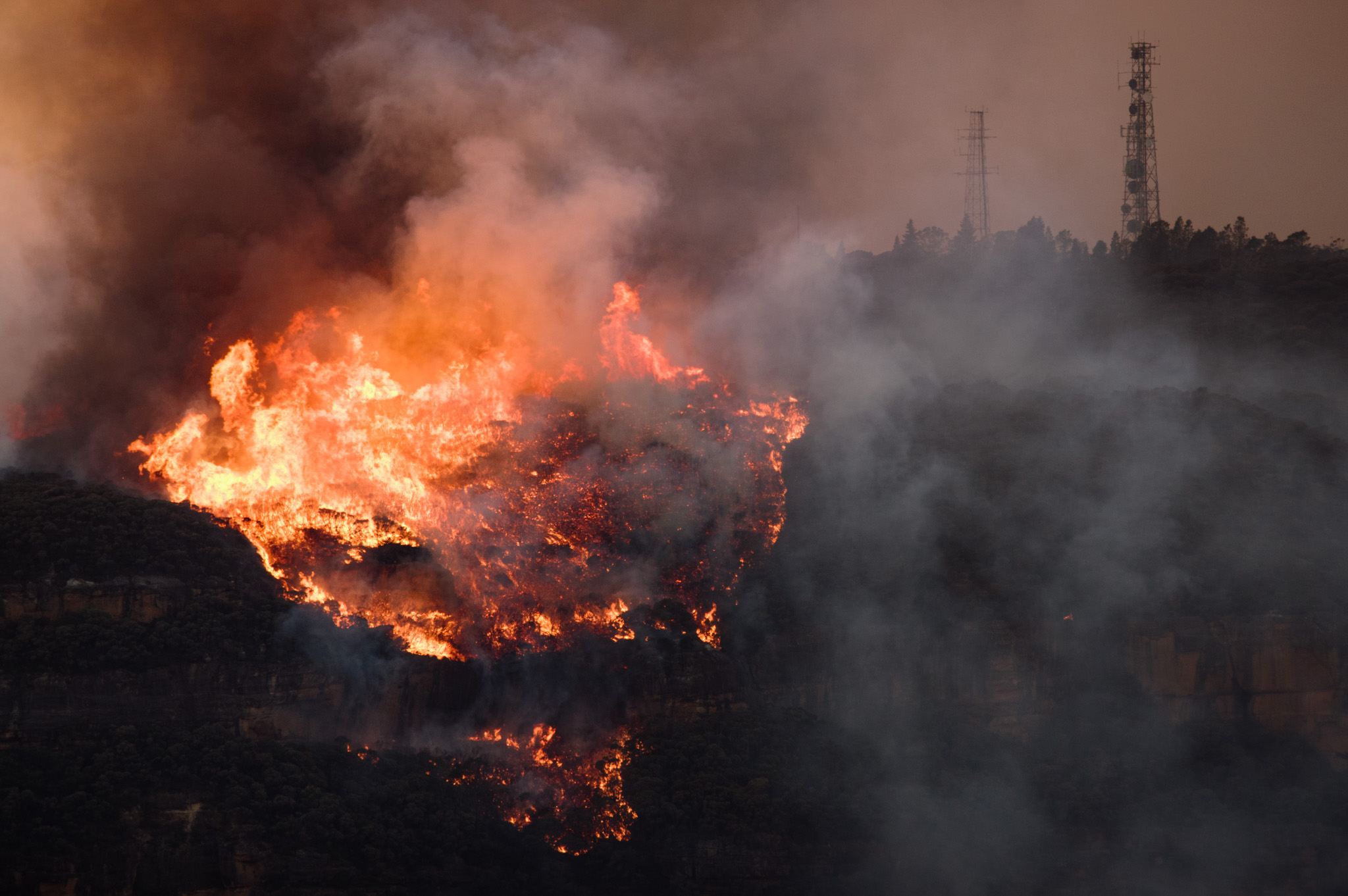 A bushfire burns in the Blue Mountains, NSW, Australia   Credit - Alan Daniels