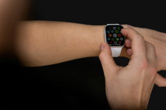 Apple watches have a feature that can monitor for chronic high blood pressure, and international researchers investigating its accuracy say it's great for 'ruling in' the problem, but not so much for ruling it out. The team tested the feature on nearly 4,000 people, and say it picked up undiagnosed high blood pressure in just over 40% of those who had it, so it misssed 60% of cases, and gave a false positive alert to just under 8% of those who didn't have undiagnosed high blood pressure. They say this means the feature may play a role in identifying some people who need to get their blood pressure checked by a professional, but it also carries the risk of lulling people into a false sense of security - the nearly 60% of people with chronic high blood pressure likely to be missed by the app.