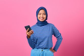 In a study funded by a company that makes an app to limit kids' screentime, US researchers say a majority of kids with access to smartphones during the school day are spending around an hour each day on them, and most of that time is spent on social media. The team found 61% of the user-days analysed - how many days the kids were at school and had access to a smartphone - for kids aged 10-13 years had at least some activity during school, and 86% of the user-days for kids aged 14-17 years. The authors say that the overall time the kids were on their phones is now lower than previously reported, which they suggest may relate to the fact that 94% of the users they observed had limits and/or an app that restricts their devices.