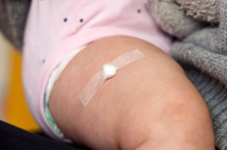 10,000 families participating in research by The Kids Research Institute Australia have demonstrated the effectiveness of a simple text message for increasing the number of children receiving their vaccinations on time. Throughout 2021 – 2024, over 20,000 text messages were sent to Australian parents as part of the AuTOMATIC trial – thought to be the most automated clinical trial ever conducted. In results published today in Lancet Regional Health, researchers discovered sending a text message ‘nudge’ reminding parents of upcoming vaccinations could potentially see an additional 35,000 kids nation-wide receiving their 18-month and four-year-old vaccines on time.