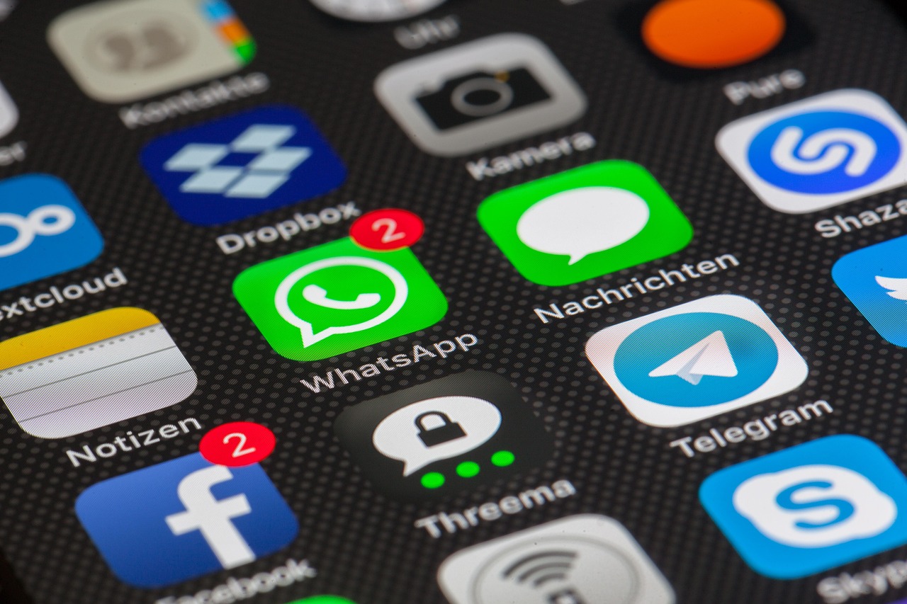 CC-0. https://pixabay.com/photos/internet-whatsapp-smartphone-3113279/