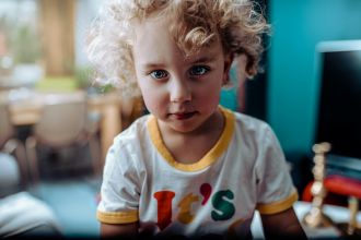 A global study has identified the DNA markers for stuttering, providing a genetic link that will pave the way for clinicians to predict which family members will likely experience the speech disorder affecting more than 400 million people worldwide. The new research has confirmed the hereditary link after one million people across the globe provided saliva samples, including 1380 samples provided by multi-generational Western Australian families through the Curtin Stuttering Treatment Clinic in collaboration with Wayne State University in Detroit. The study – the largest genetic analysis of stuttering – uncovered 48 genes associated with stuttering and 57 associated genomic hotspots, as well as finding a genetic link between stuttering and neurodiversity, emotional regulation and musical rhythm, suggesting a neurological basis for stuttering.