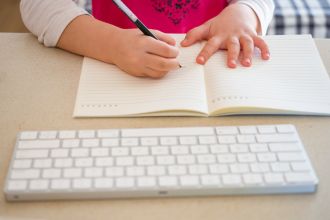 A nation-wide study of more than 500 Australian primary school students in Year 2 has revealed how beginner writers’ attitude and motivation towards writing is related to the quality of their writing and writing skills (handwriting vs keyboard automaticity). The researchers examined students’ specific attitudes toward writing on paper compared to writing using a computer, as well as how primary school-aged students feel about writing more generally.