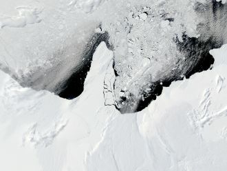 Ronne ice shelf and sea ice 2010 (photo: NASA)