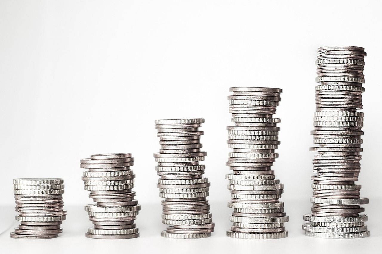 CC-0. https://pixabay.com/photos/money-coins-stack-stacked-coins-2180330/