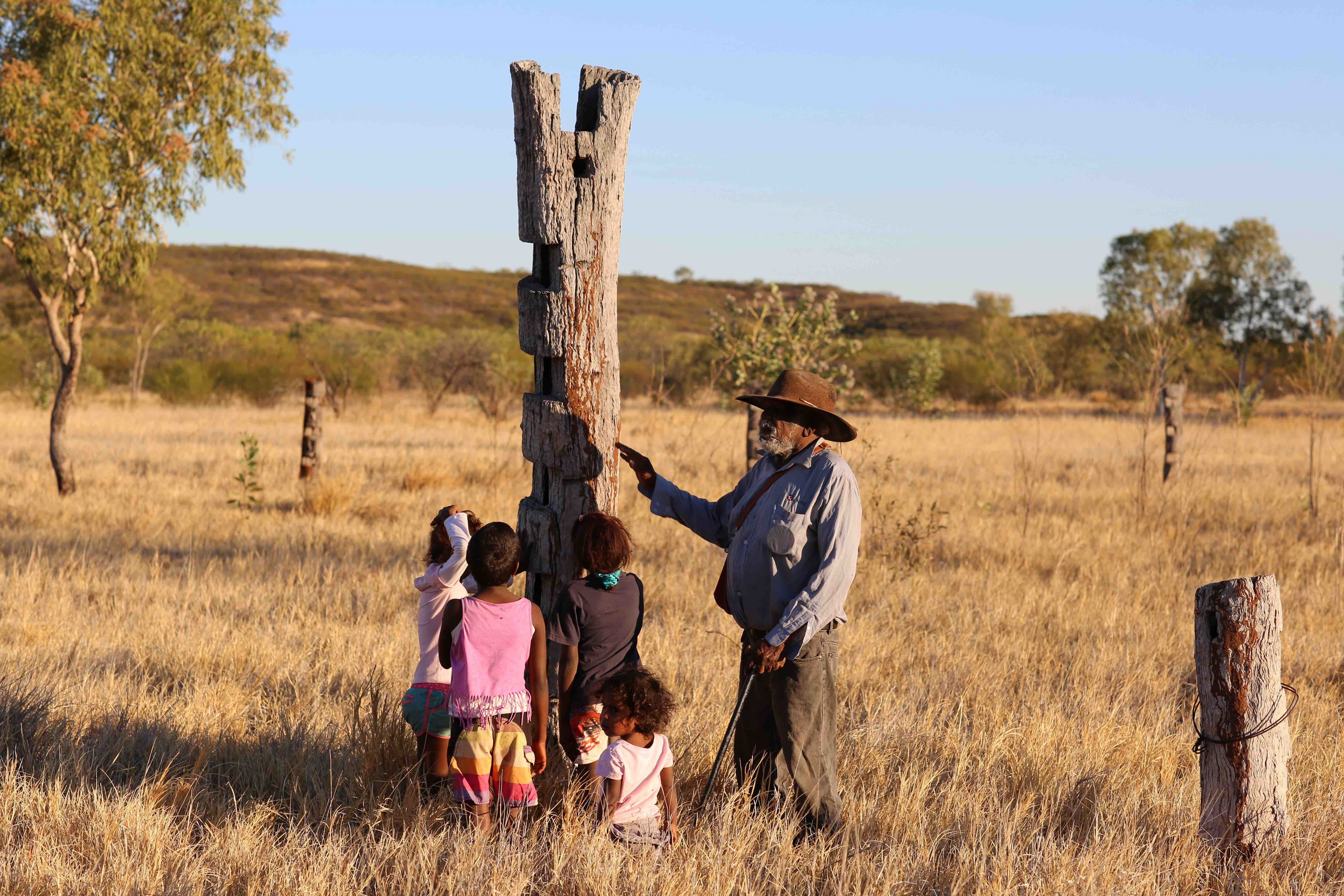 Ronnie Wavehill talking to his grandchildren about the early colonial days in his first language Gurindji (Photo: Brenda L Croft).