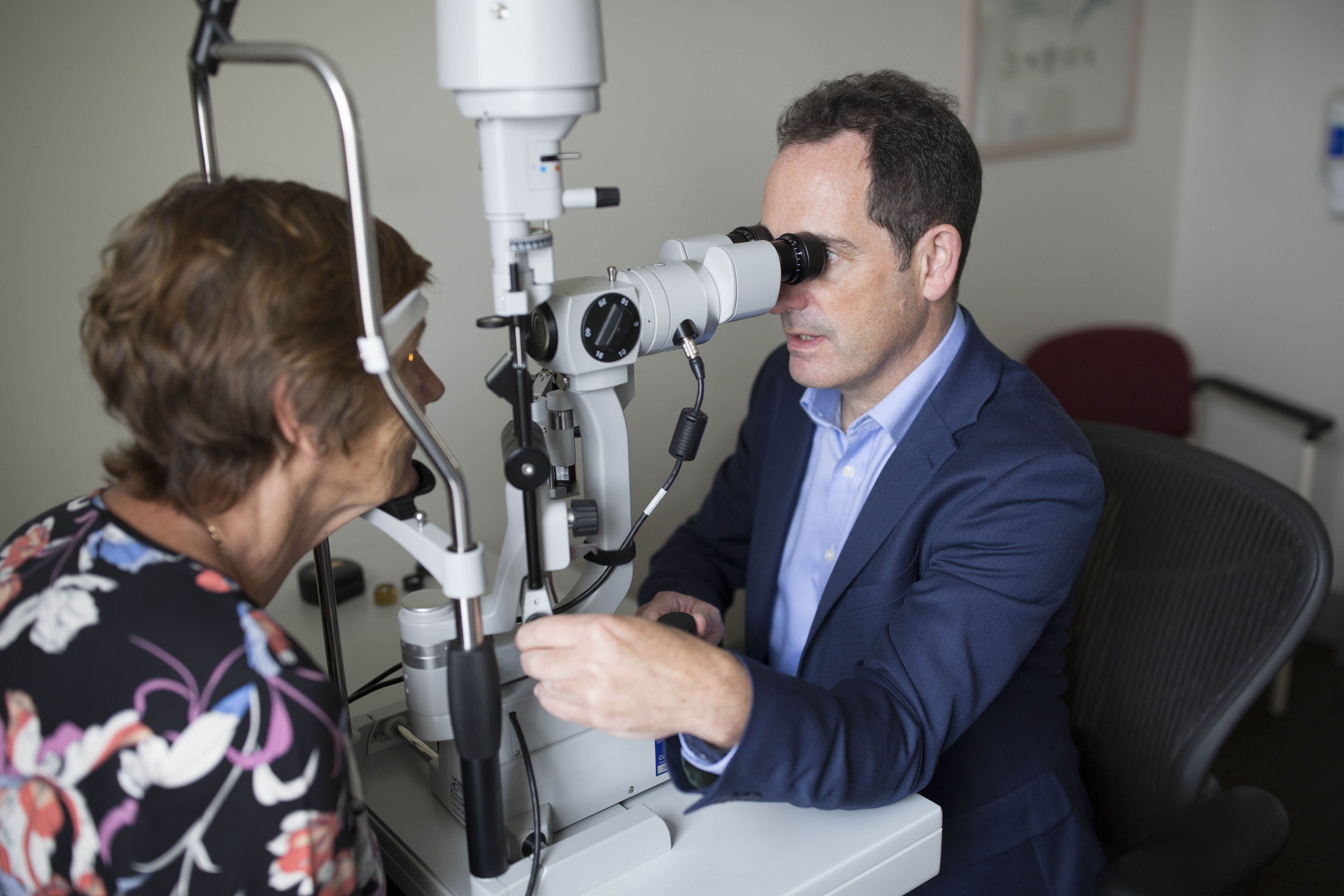A glaucoma patient takes an eye test. Image: Anna Carlile