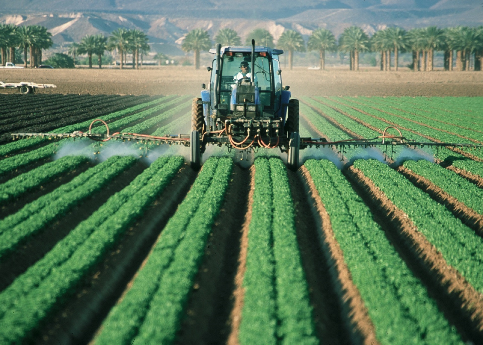 CC-0. https://www.pickpik.com/farmer-tractor-agriculture-farm-field-machine-114042