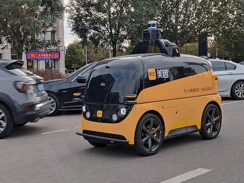 Meituan_autonomous_delivery_vehicle_IMG003 By Anonymousfox36 - Own work, CC BY-SA 4.0