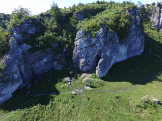 Stajnia Cave