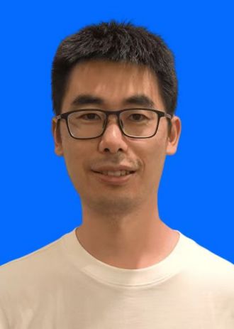 Fanlu Zhang in the ANU laboratory