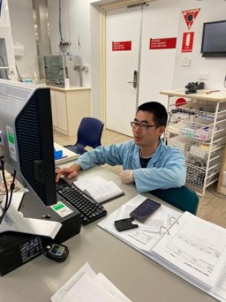 Fanlu Zhang in the ANU laboratory 2