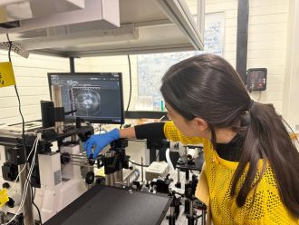Maryam Setareh in the TMOS laboratory at the University of Melbourne