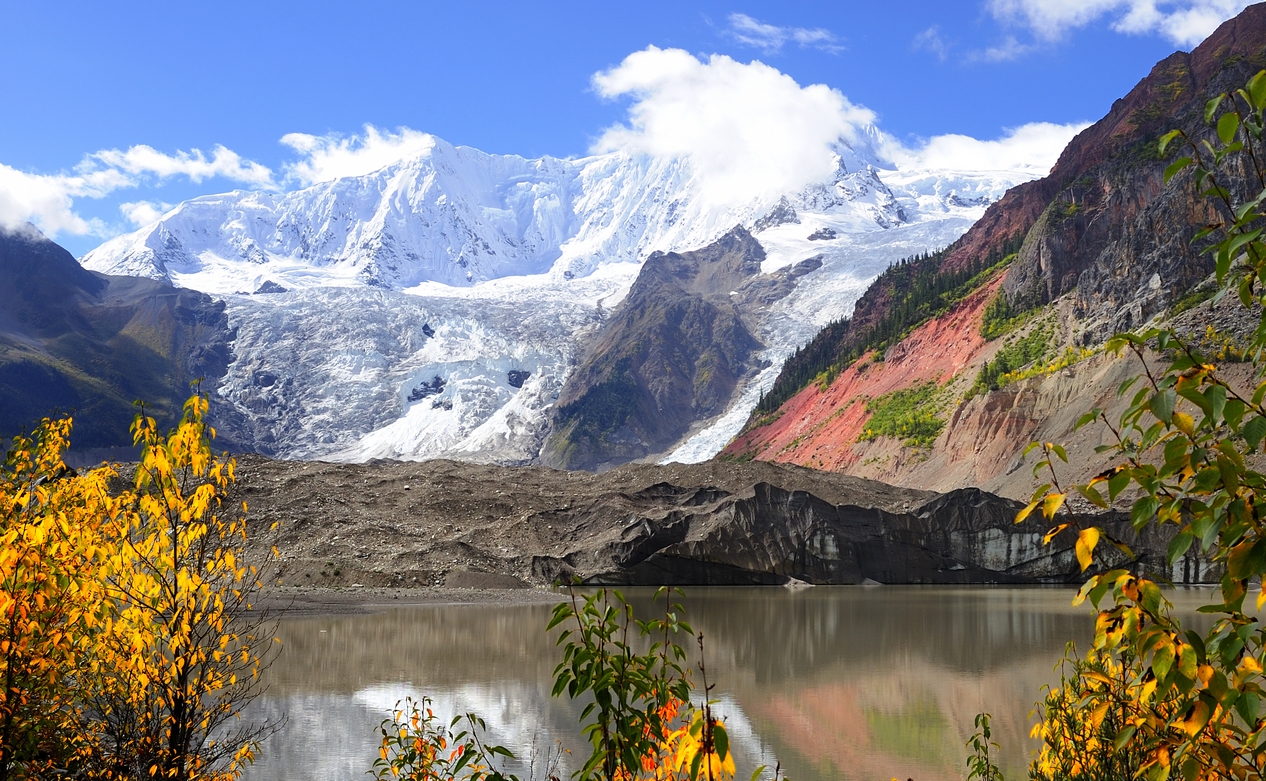 Tibet Midui Glacier, Credit: Jan Reurink, CC BY 2.0 <https://creativecommons.org/licenses/by/2.0>, via Wikimedia Commons