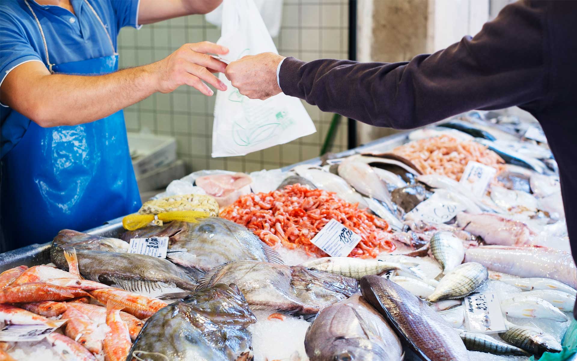 The long supply chain for seafood makes it vulnerable to various forms of fraud. Photo: Getty Images/Gary Yeowell