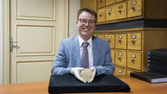 Dr Daniel Mansfield holding Si.427