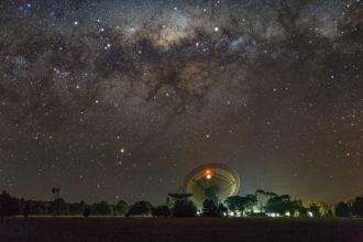 Murriyang CSIROs Parkes radio telescope