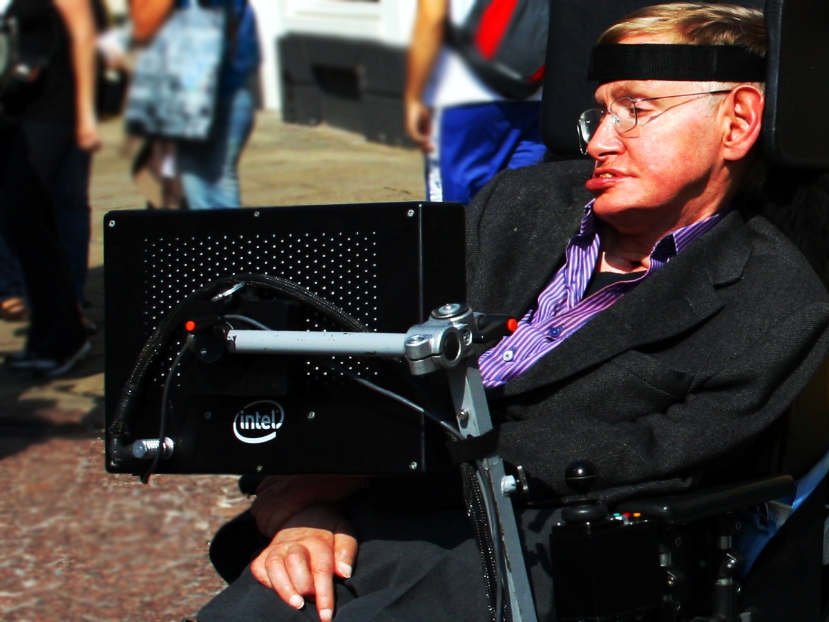 Stephen_Hawking_in_Cambridge By Doug Wheller cc 2.0, via Wikimedia Commons