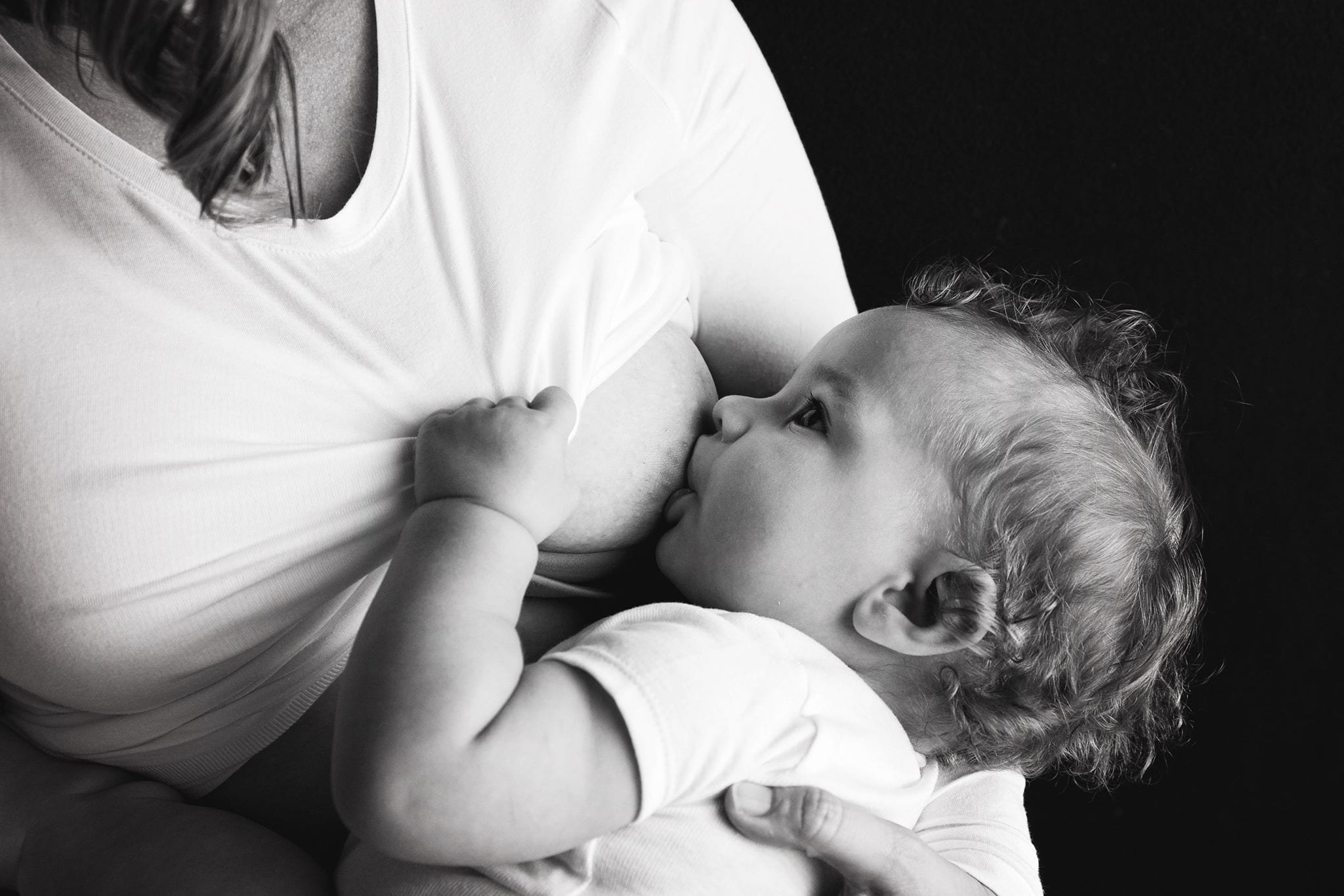 CC-0. https://www.pickpik.com/breastfeeding-mother-motherhood-grayscale-photography-woman-57122