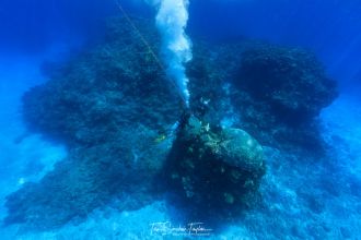 Drilling a coral skeletal core on the Great Barrier Reef 