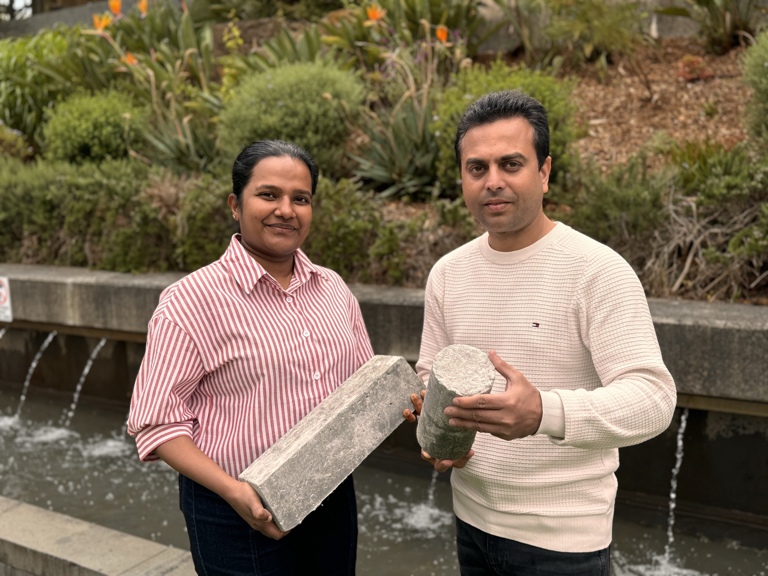 PhD scholar Nayanatara Ruppegoda Gamage (left) and Dr Chamila Gunasekara with concrete samples made using textiles. Credit: RMIT University