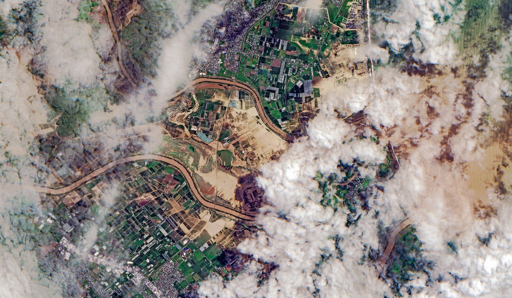 Flooding caused by Cyclone Gabrielle near Napier, New Zealand. Contains modified Copernicus Sentinel data [2023], processed by Pierre Markuse (CC BY 2.0)