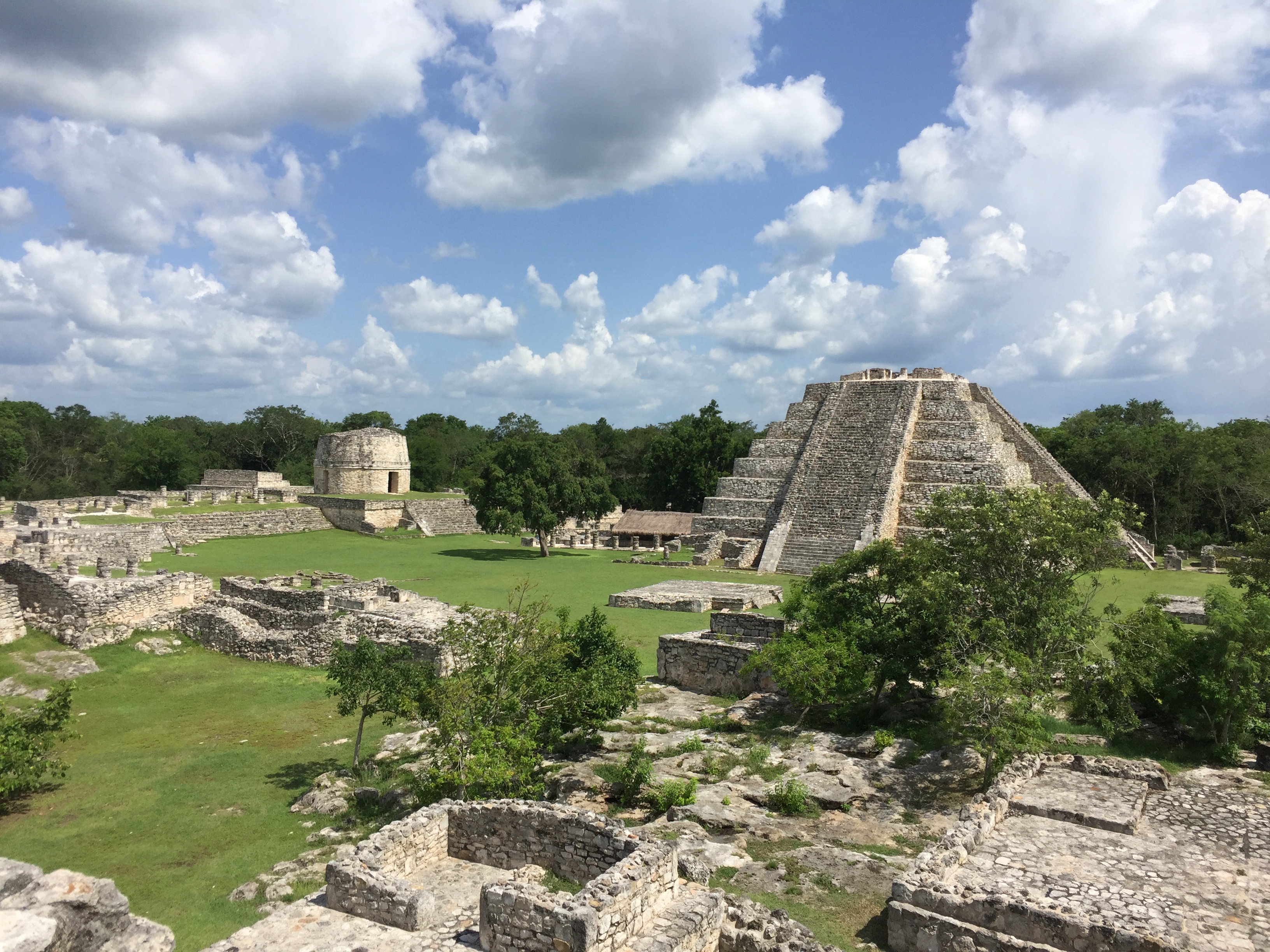 Caption: Central Mayapan showing the K’uk’ulkan and Round temples.  Credit: Bradley Russell; bradley_russell@hotmail.com