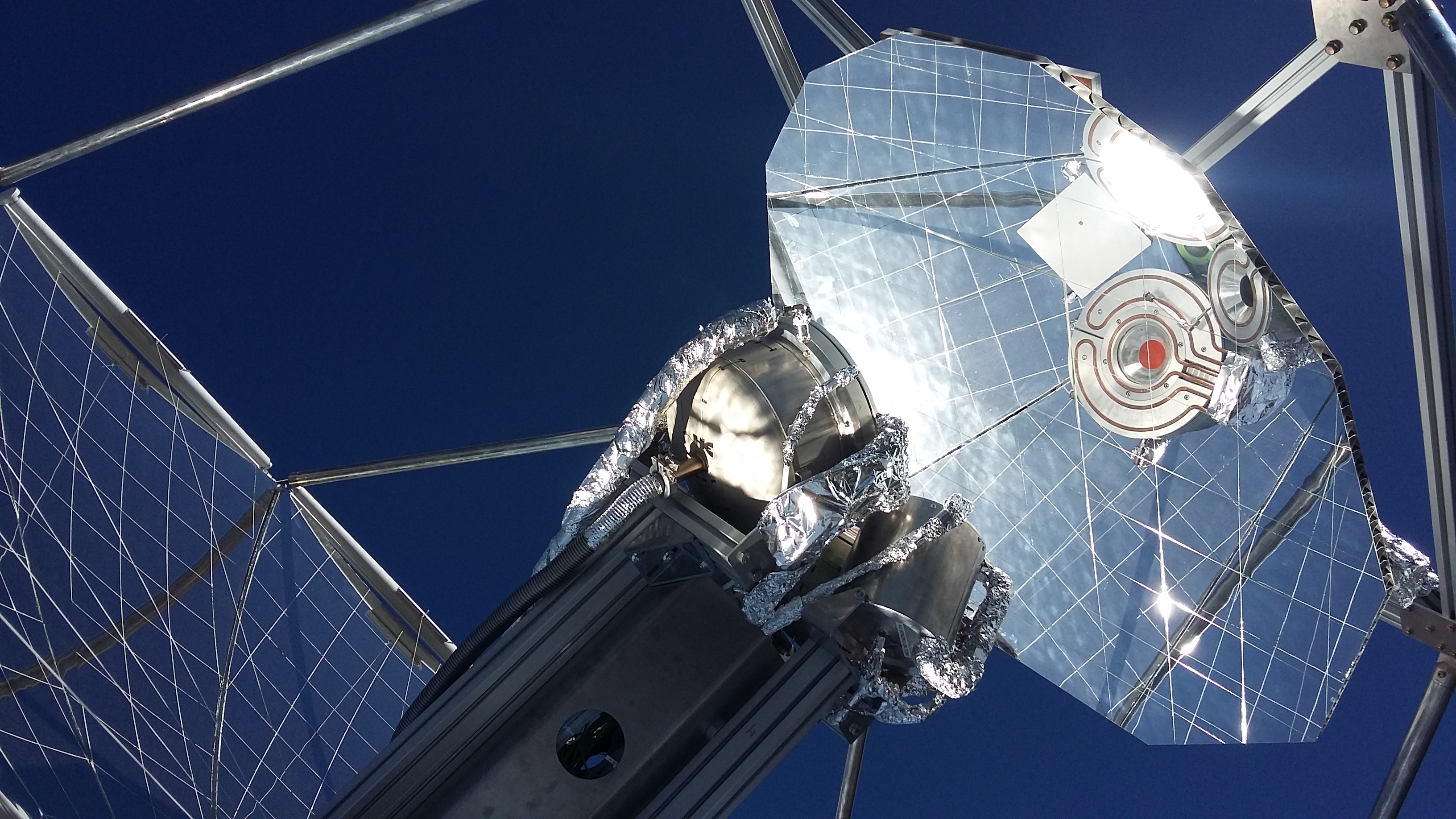 Solar fuel system mounted on the roof of the Machine Laboratory Building at ETH Zurich - Credit: ETH Zurich (mediarelations@hk.ethz.ch)
