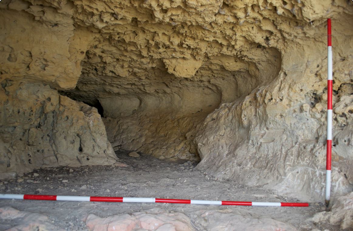 Pudjinuk Rockshelter facing north. Photo Chantel Wight