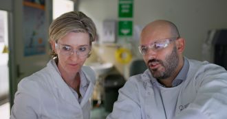 Professor Nina Tirnitz-Parker and Dr Rodrigo Carlessi in the laboratory