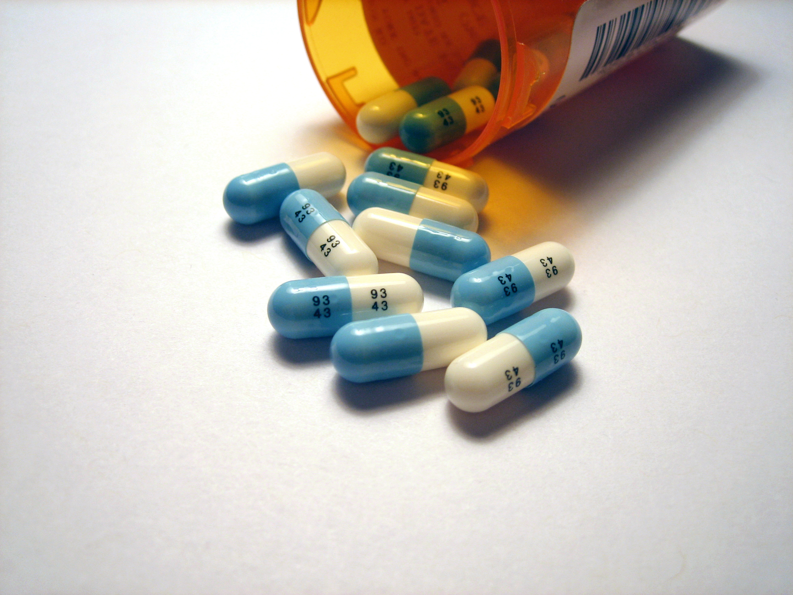 https://commons.wikimedia.org/wiki/File:Prozac_pills.jpg